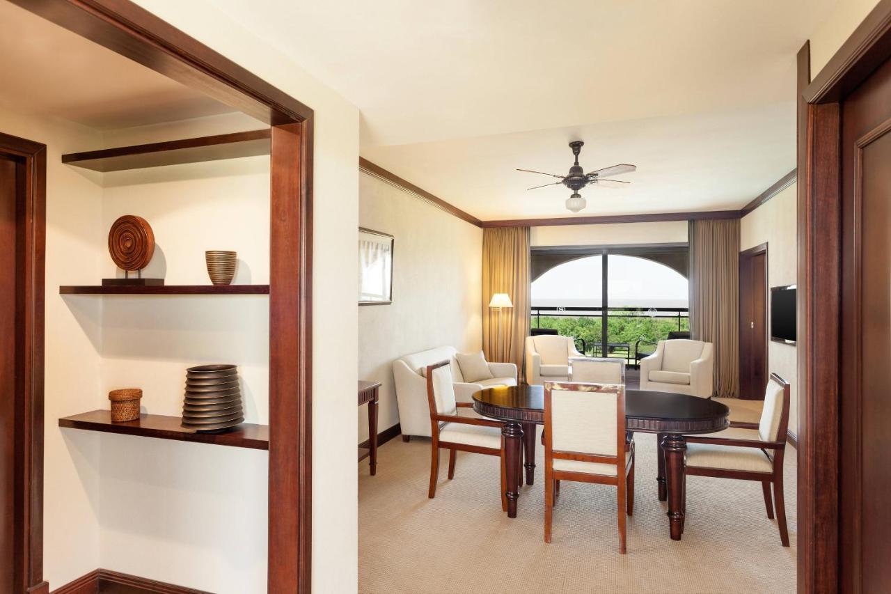 Sheraton Colonia Golf & Spa Resort Колония-дель-Сакраменто Экстерьер фото A suite at the Hilton Cancun Resort
