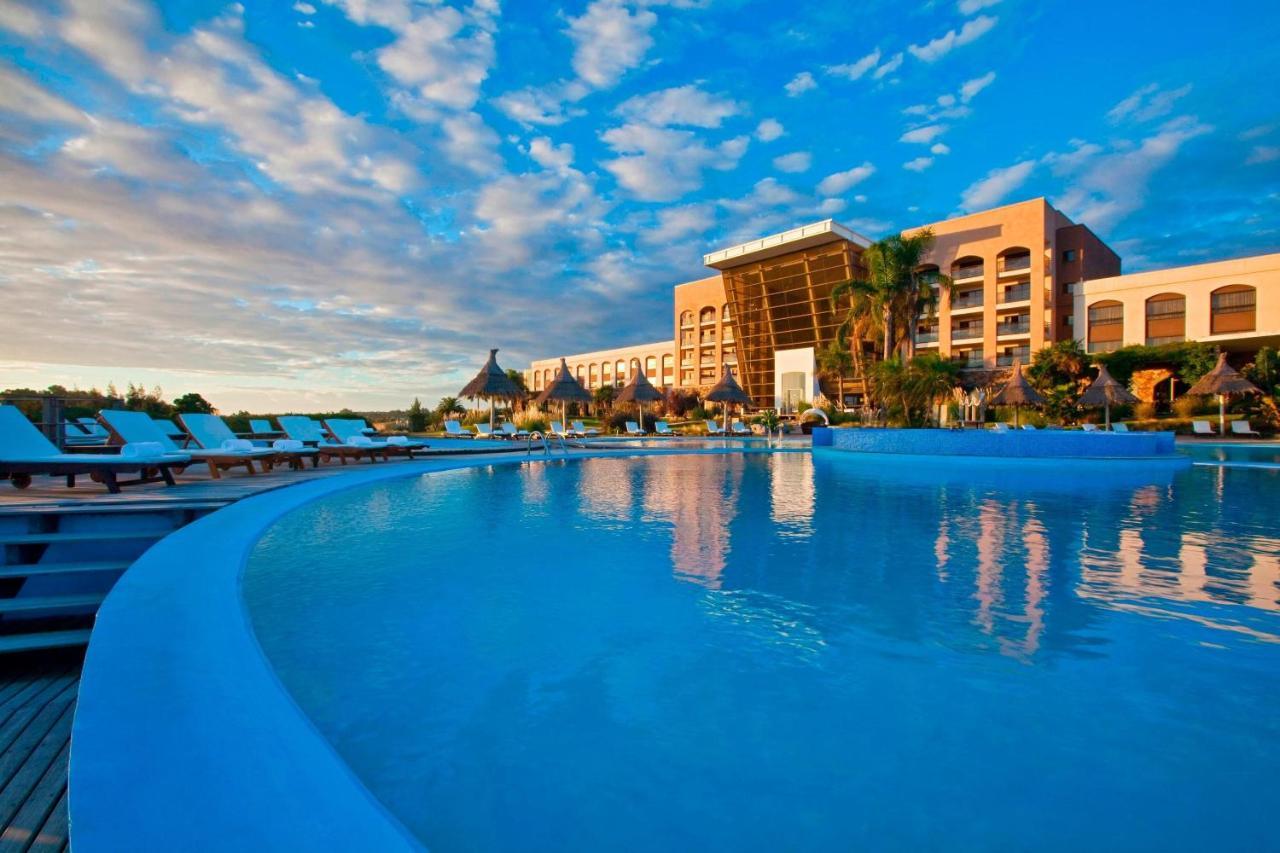 Sheraton Colonia Golf & Spa Resort Колония-дель-Сакраменто Экстерьер фото The hotel's main pool