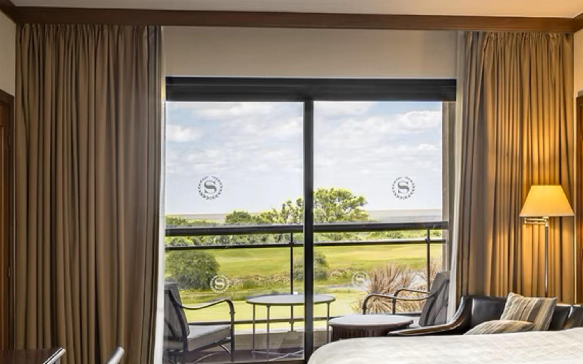 Sheraton Colonia Golf & Spa Resort Колония-дель-Сакраменто Экстерьер фото A sliding window