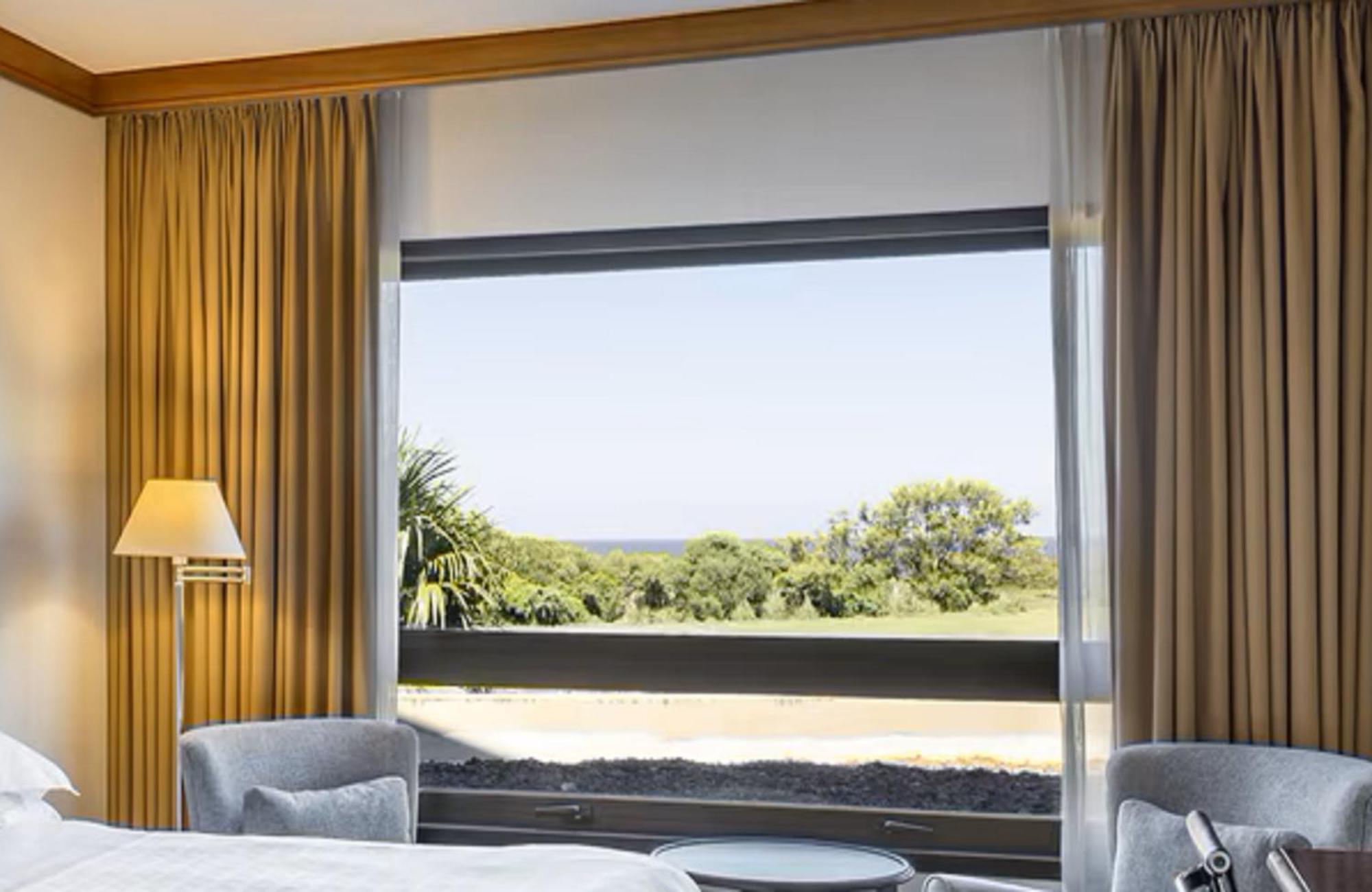 Sheraton Colonia Golf & Spa Resort Колония-дель-Сакраменто Экстерьер фото A window with a roller blind