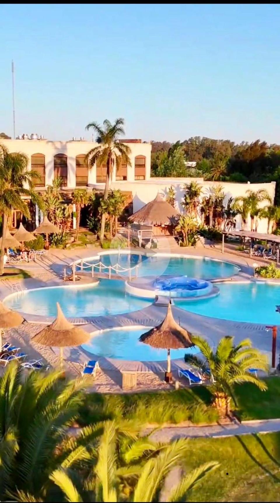 Sheraton Colonia Golf & Spa Resort Колония-дель-Сакраменто Экстерьер фото The swimming pool at the hotel
