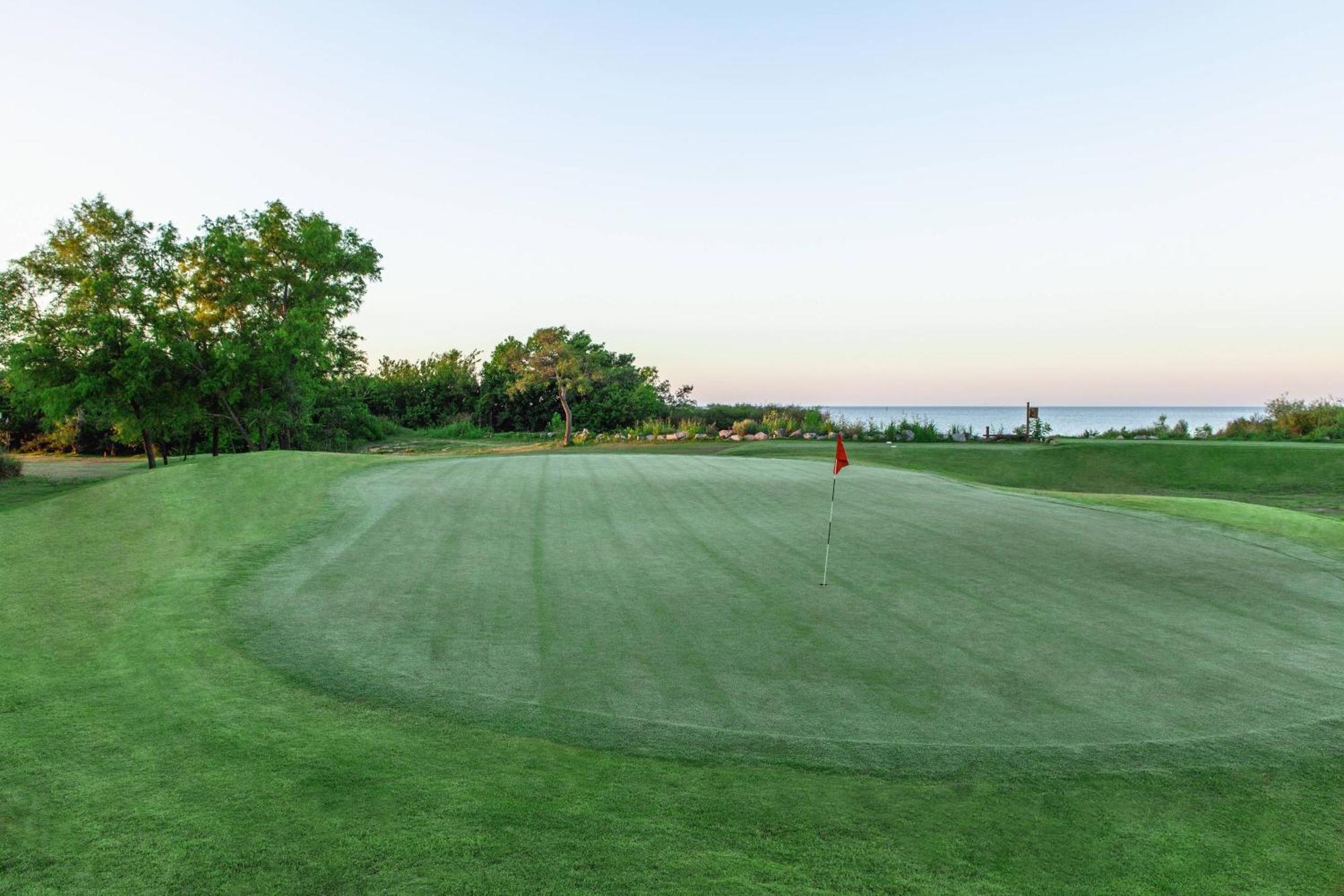 Sheraton Colonia Golf & Spa Resort Колония-дель-Сакраменто Экстерьер фото The 18th green at the 2015 PGA Championship