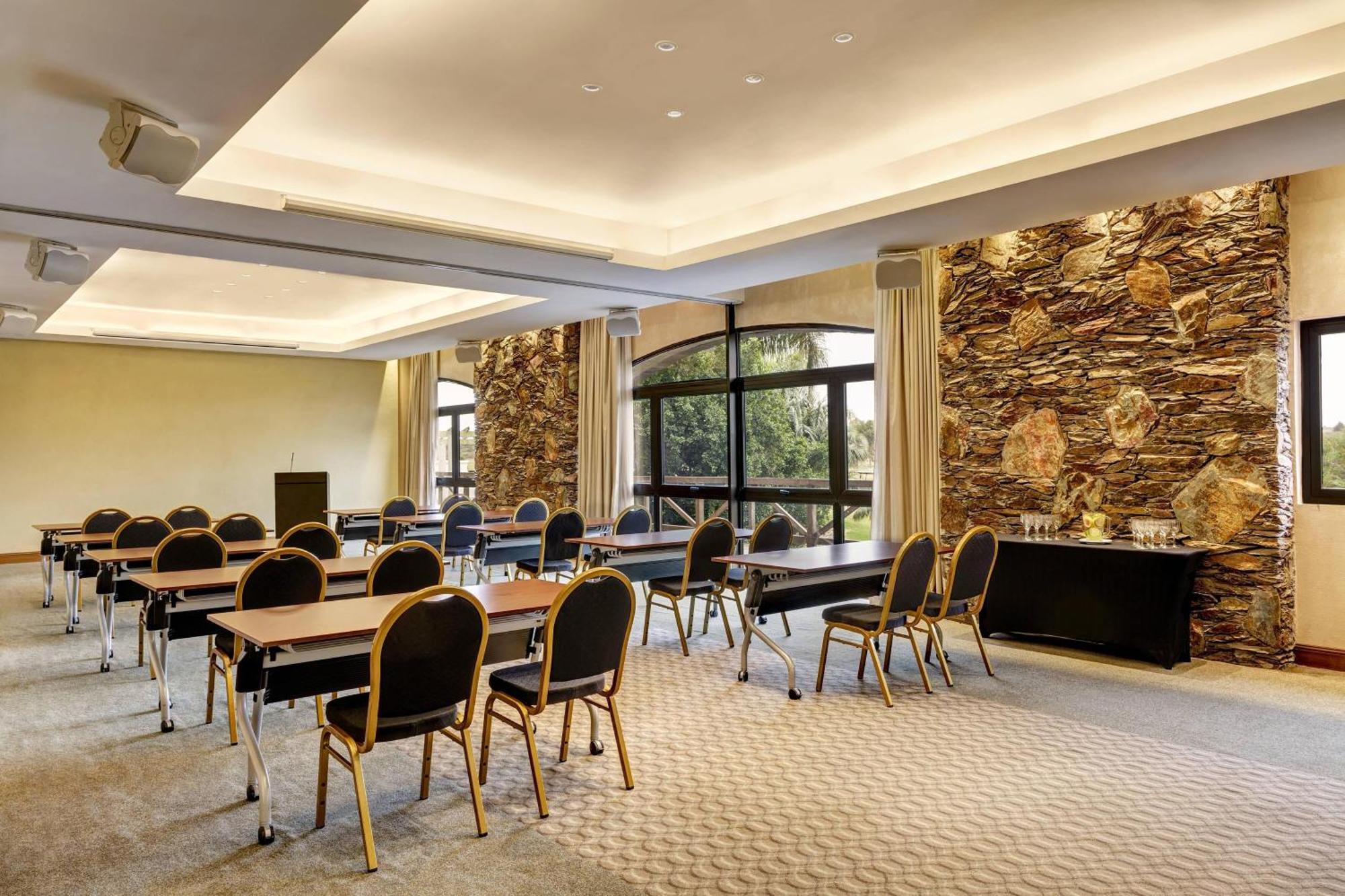 Sheraton Colonia Golf & Spa Resort Колония-дель-Сакраменто Экстерьер фото Meeting room