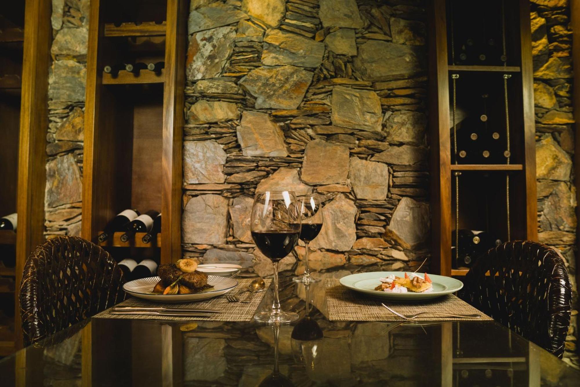 Sheraton Colonia Golf & Spa Resort Колония-дель-Сакраменто Экстерьер фото Wine tasting at the Wine Museum