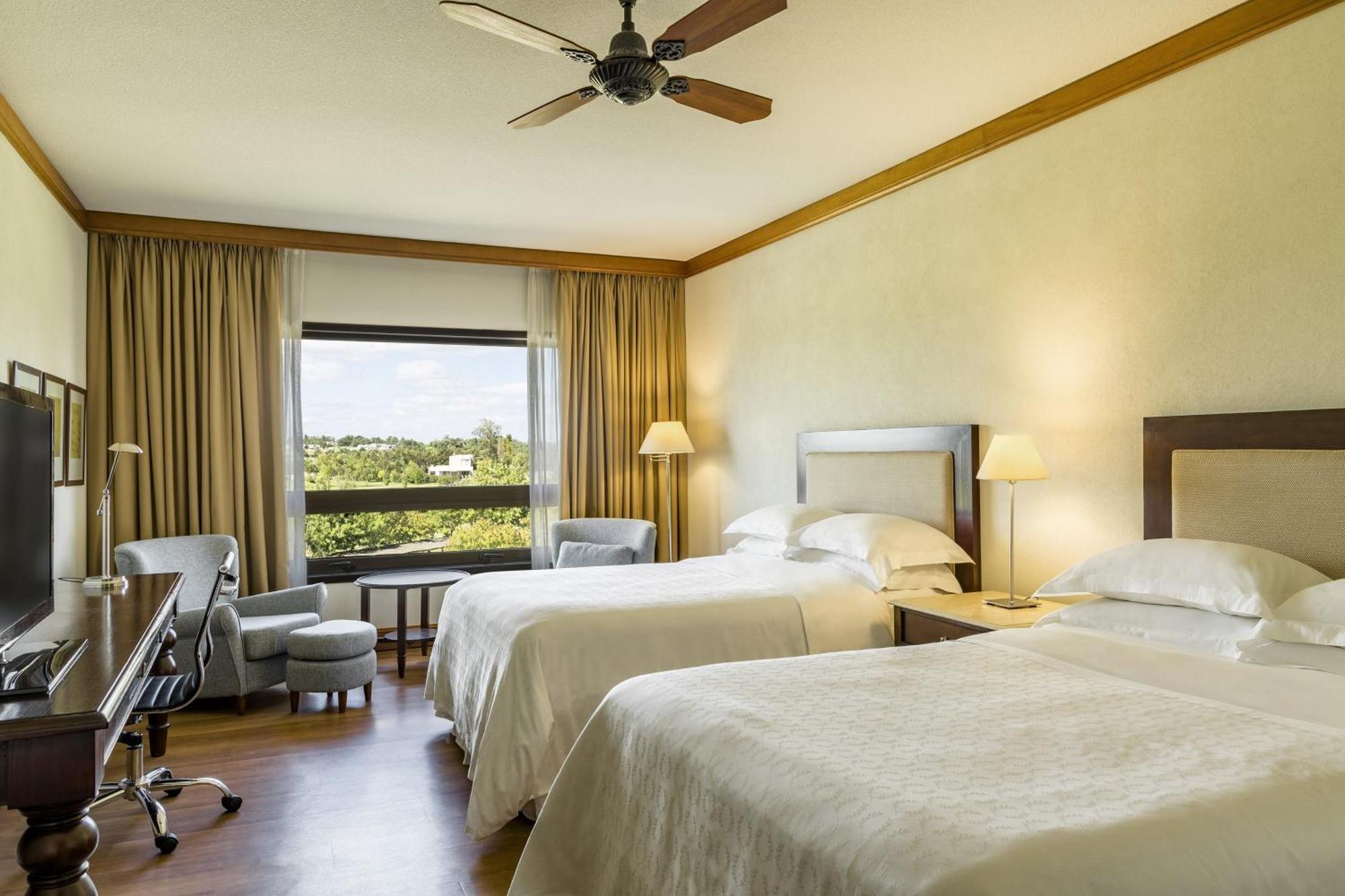 Sheraton Colonia Golf & Spa Resort Колония-дель-Сакраменто Экстерьер фото A guest room at the Hilton San Diego Bayfront