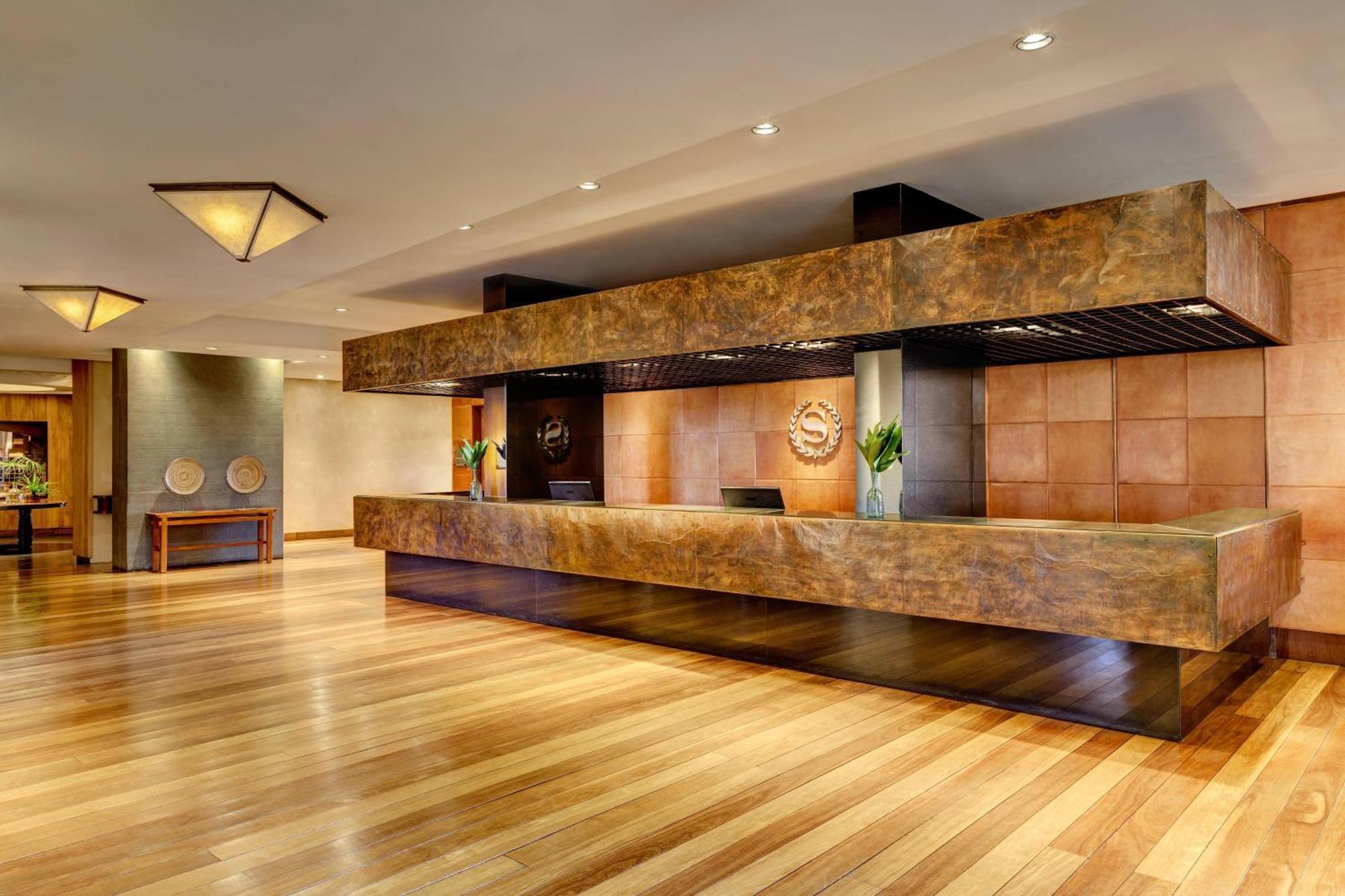 Sheraton Colonia Golf & Spa Resort Колония-дель-Сакраменто Экстерьер фото The lobby of the hotel