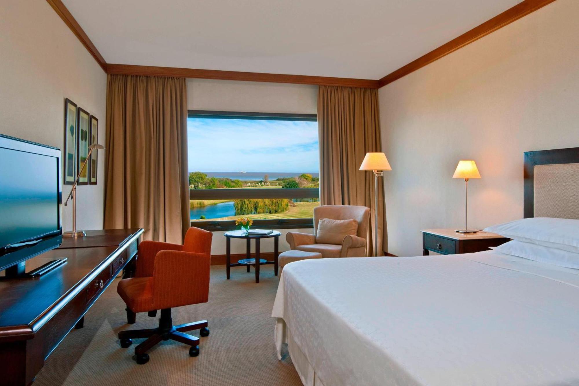 Sheraton Colonia Golf & Spa Resort Колония-дель-Сакраменто Экстерьер фото A room at the Sheraton Vistana Resort