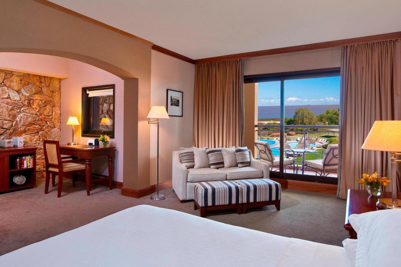 Sheraton Colonia Golf & Spa Resort Колония-дель-Сакраменто Экстерьер фото A room at the Sheraton Vistana Resort